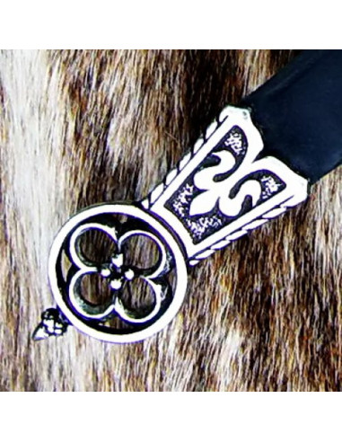Longue ceinture médiévale fleurie à double boucle, XIIIe-XVe siècles