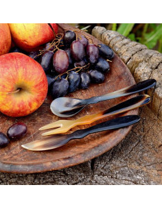 Ensemble de 3 couverts médiévaux en corne de buffle 2