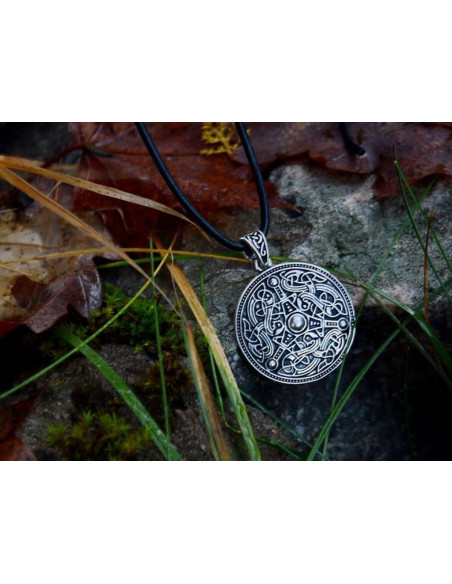 Pendentif et amulette viking de style...