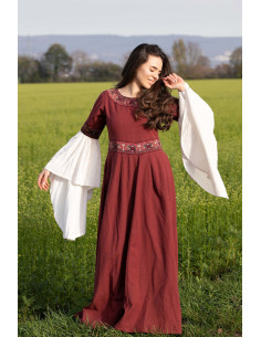 Robe médiévale noble Yala, avec dentelle