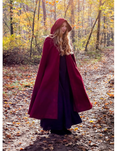 Cape médiévale avec broderie et...