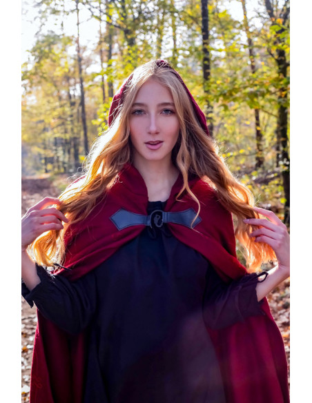 Cape médiévale avec broderie et...