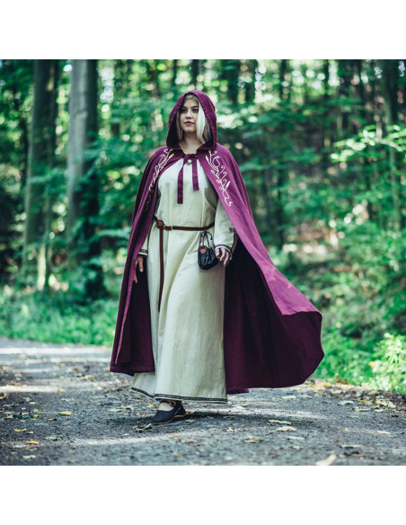 Cape médiévale avec broderie modèle...