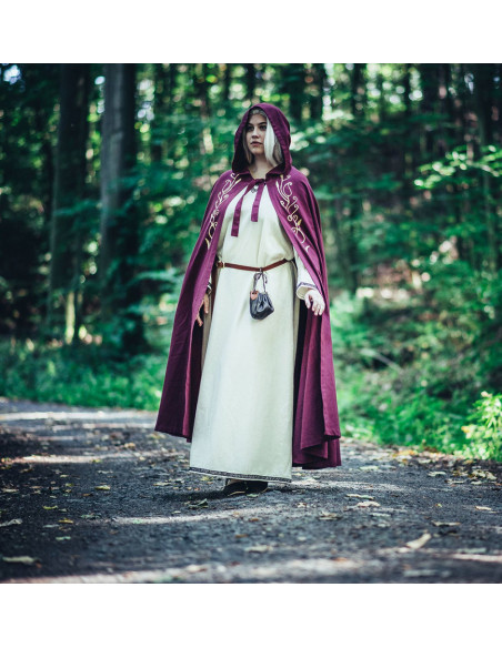 Cape médiévale avec broderie modèle...