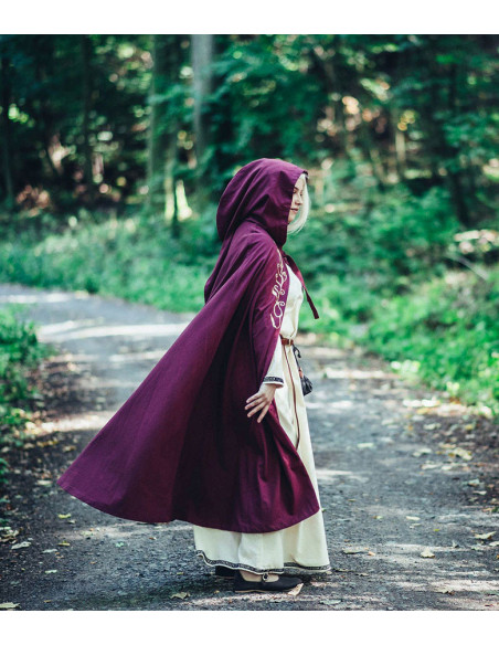 Cape médiévale avec broderie modèle...