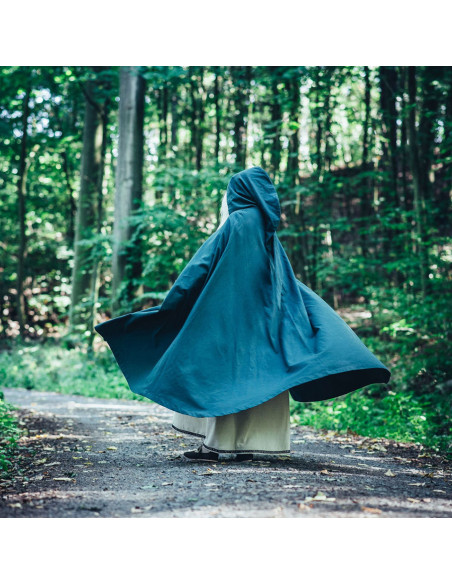 Cape médiévale avec broderie modèle...