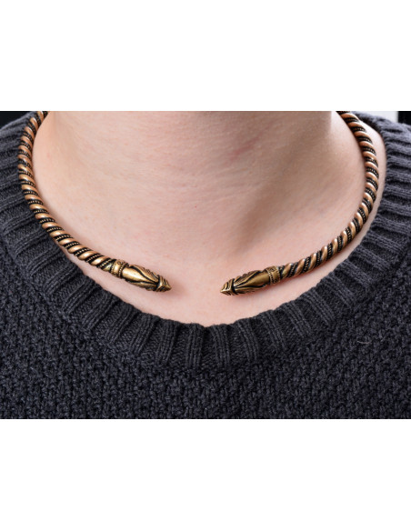 Torque viking à têtes de corbeaux