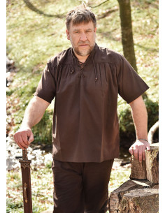 Chemise d'été médiévale à manches courtes, marron