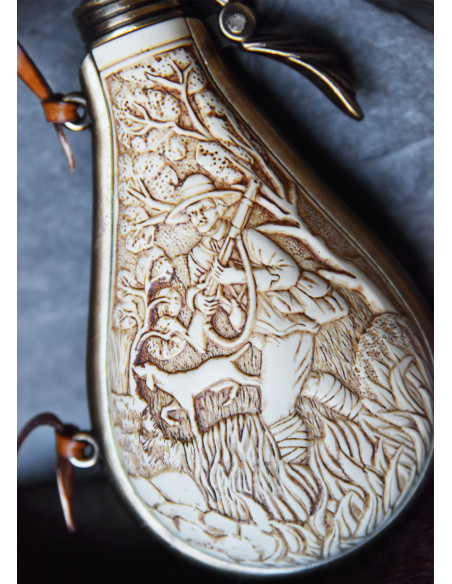 Boîte à poudre en ivoire pour armes à...