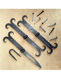 Ensemble de 2 charnières à moustache forgées médiévales