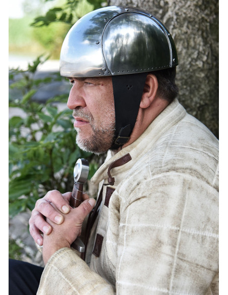 Casque médiéval fonctionnel simple...