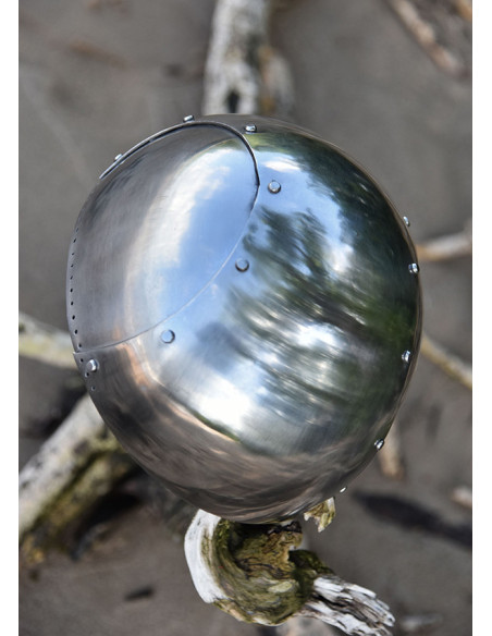 Casque médiéval fonctionnel simple...