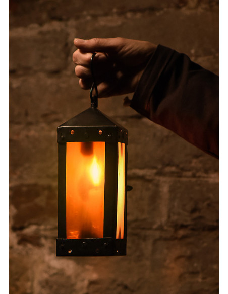 Lanterne médiévale carrée avec...