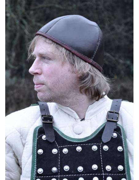 Casquette médiévale en cuir