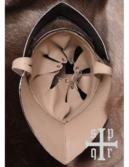 Casque fonctionnel gothique de type...