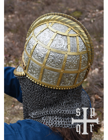 Casque viking décoré Valsgärde, Suède...