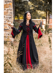 femme noire médiévale robe rouge