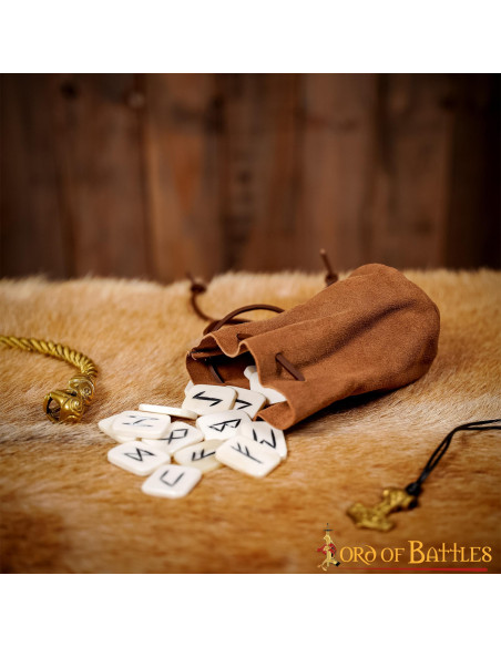 Ensemble de 25 runes d'os magiques...