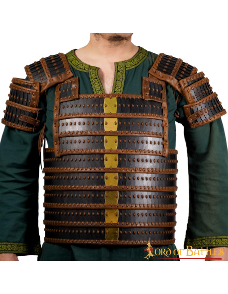 Armure lamellaire viking en cuir...