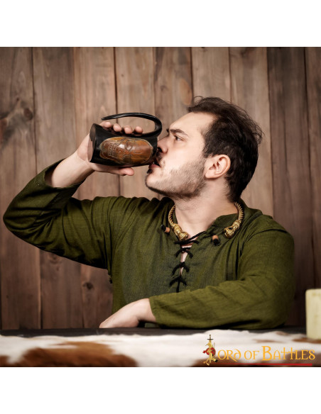 Chope à bière viking avec tête de...