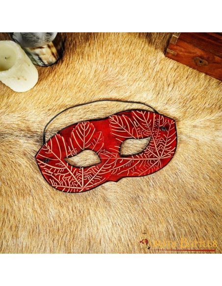 Masque en cuir rouge avec motifs de...