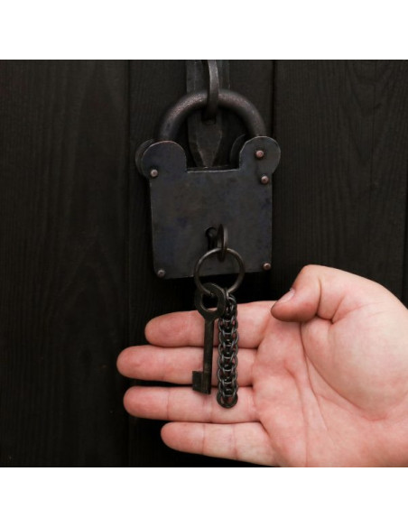 Cadenas médiéval carré à clés, fer forgé
