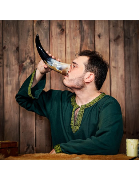 Corne viking avec croix gravée,...