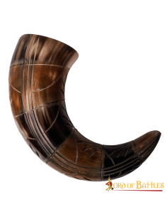 Corne à boire de boeuf viking avec motifs gravés