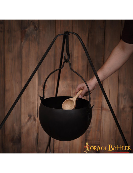 Chaudron de cuisine médiévale en fer...