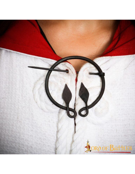 Broche de cape médiévale aux...