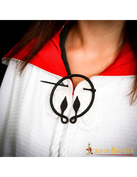 Broche de cape médiévale aux...