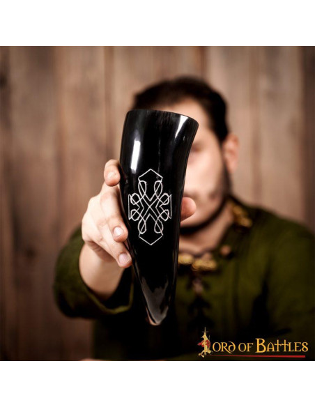 Corne de boeuf à boire avec motif...