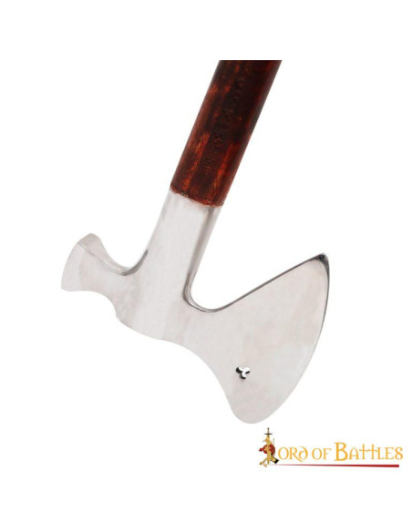 hache à tête de marteau médiévale