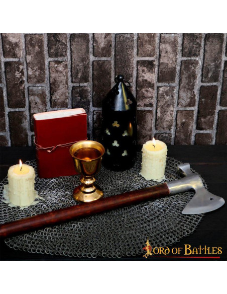 hache à tête de marteau médiévale