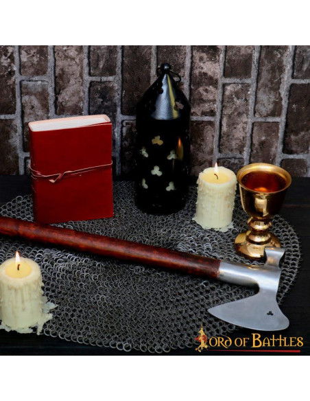 hache à tête de marteau médiévale