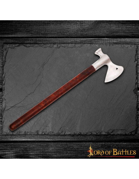 hache à tête de marteau médiévale