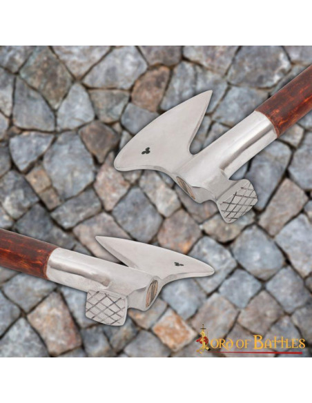 hache à tête de marteau médiévale