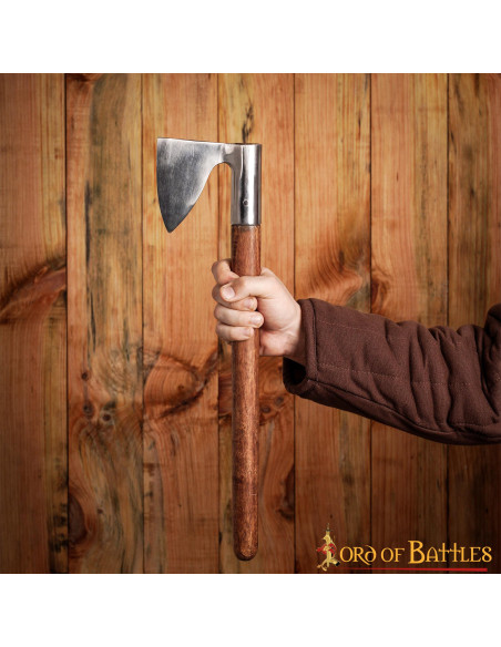 Hache de guerre XIVe siècle avec tête...