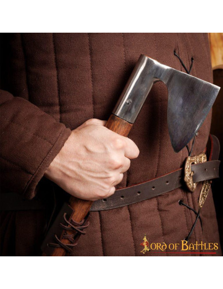 Hache de guerre XIVe siècle avec tête...