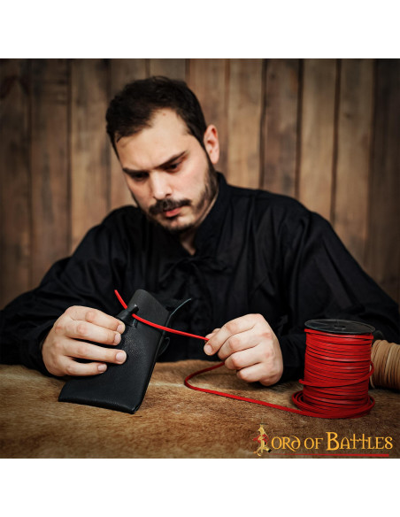 Bobine en cuir rouge (50 mts.)