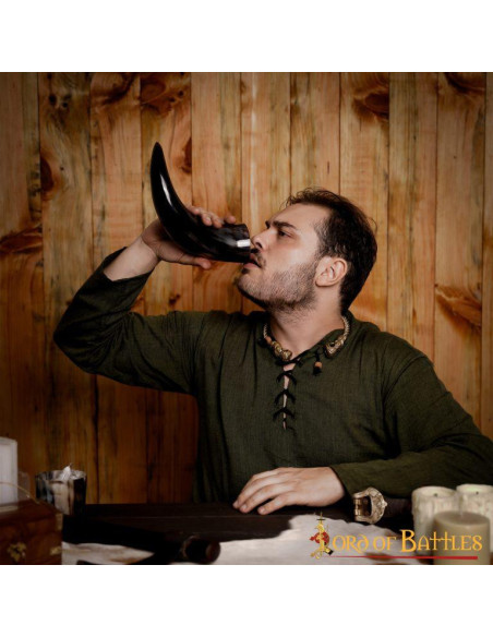 Corne à boire avec nœuds celtiques...