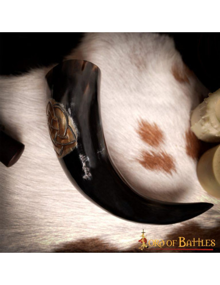 Corne à boire avec nœuds celtiques...