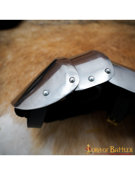 Gantelets milanais médiévaux de type...