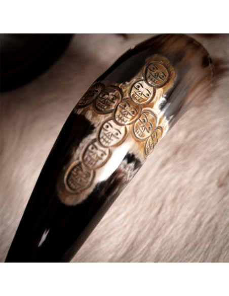 Conception de crâne de croix de corne...