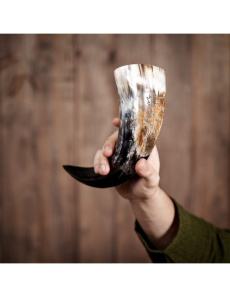 Corne à boire viking avec motif de...