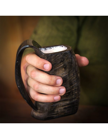 Chope de bière médiévale avec corne...