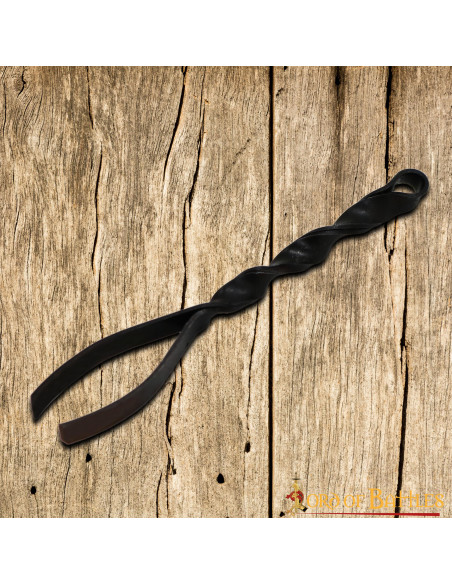 Pince médiévale en fer forgé