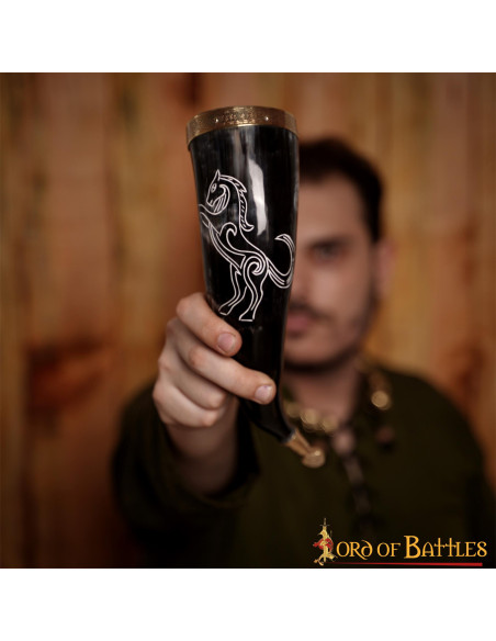 Étalon à cornes viking sur corne de...