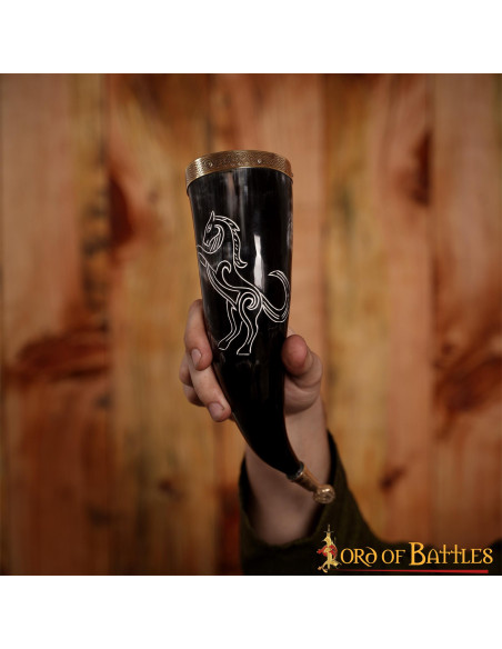 Étalon à cornes viking sur corne de...