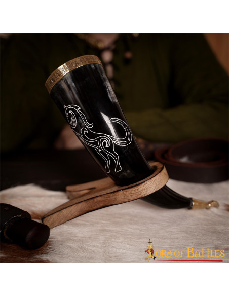 Étalon à cornes viking sur corne de...